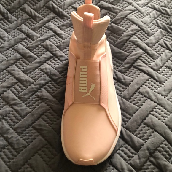 Puma - Picture 3 of 5